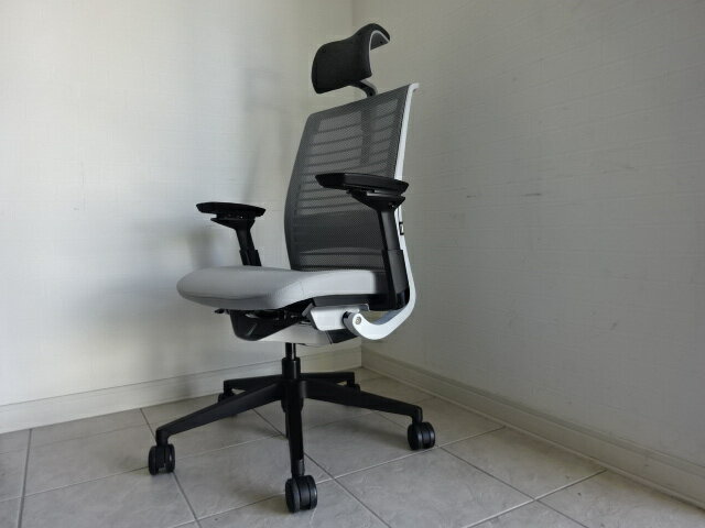 ■スチールケース　ニューシンクチェア★ヘッドレストつき　Steelcase NEW Think chair 　ニューシンクチェア★