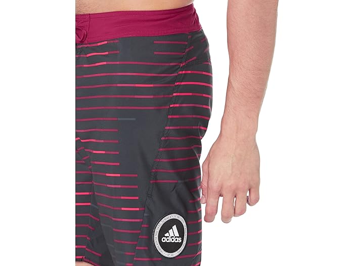 (取寄) アディダス メルボルン グラフィック 19 ボードショーツ adidas Melbourne Graphic 19" Boardshorts Black/Vivid Red