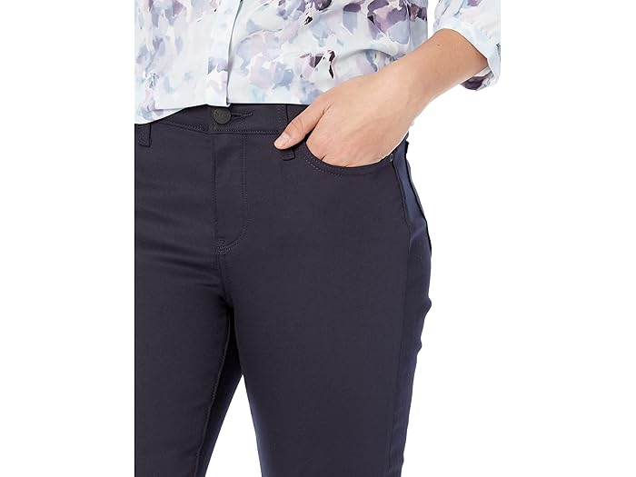 (取寄) エヌワイディージェイ クロエ カプリ 1 カフ イン ダーク リンス NYDJ Chloe Capris 1" Cuff in Dark Rinse Dark Rinse