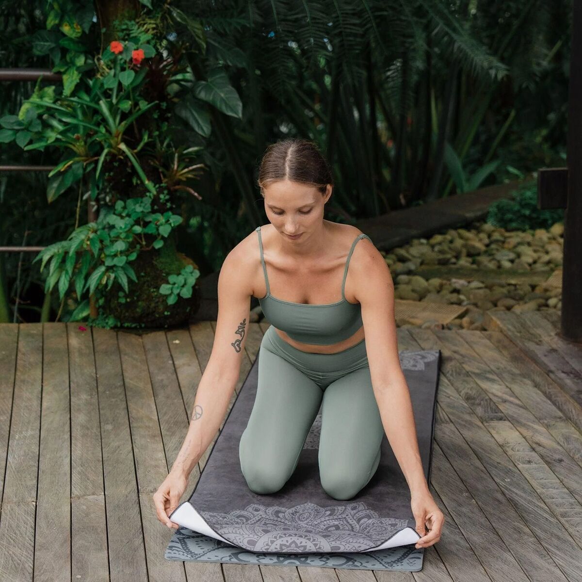 (取寄) ヨガ デザイン ラボ ヨガ マット タオル Yoga Design Lab Yoga Mat Towel Mandala Black