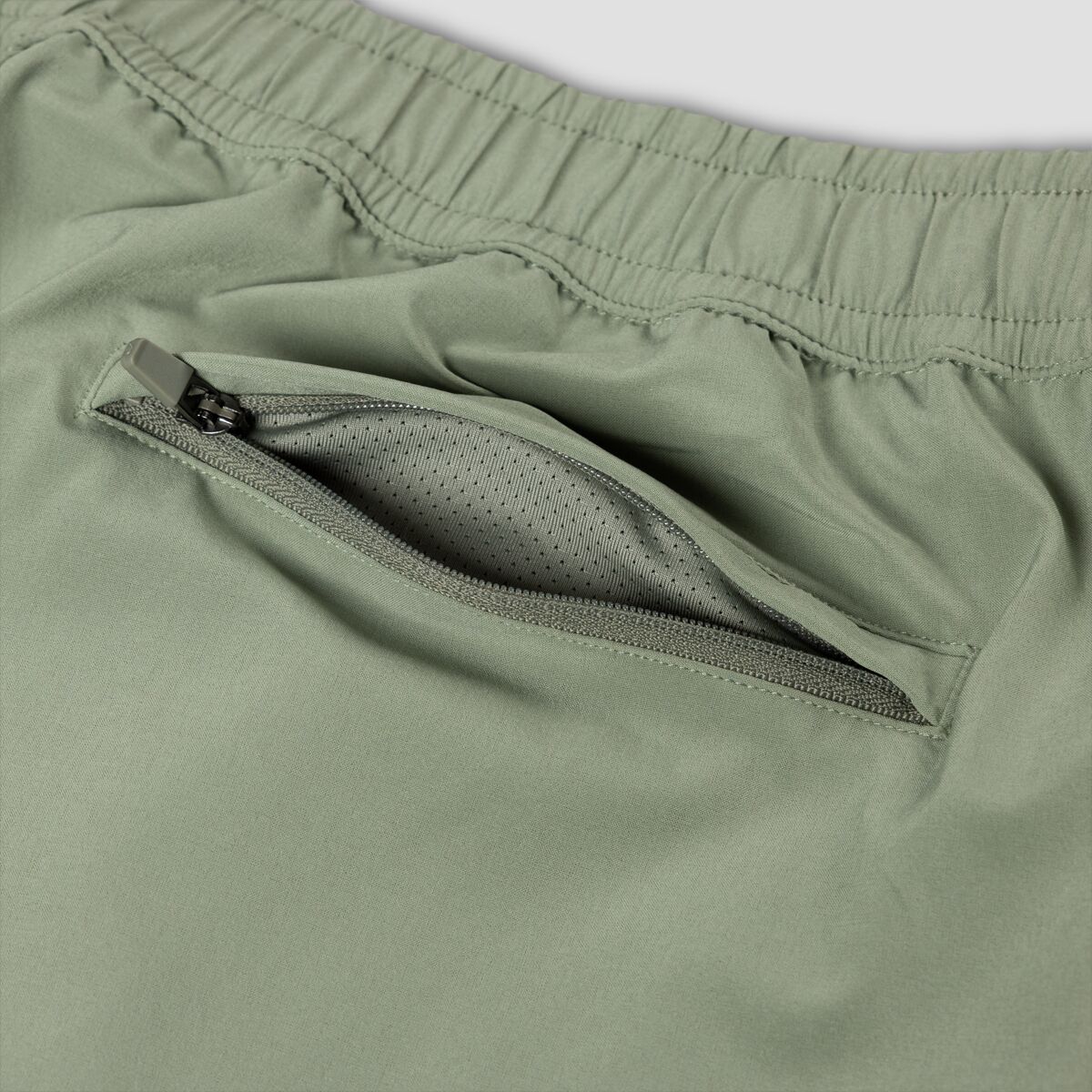 (���) �ӥ��ɥ襬 ��� �ԥܥ��� �ѥե����ޥ� ���硼�� - ��� Beyond Yoga men Pivotal Performance Short - Men's Grey Sage