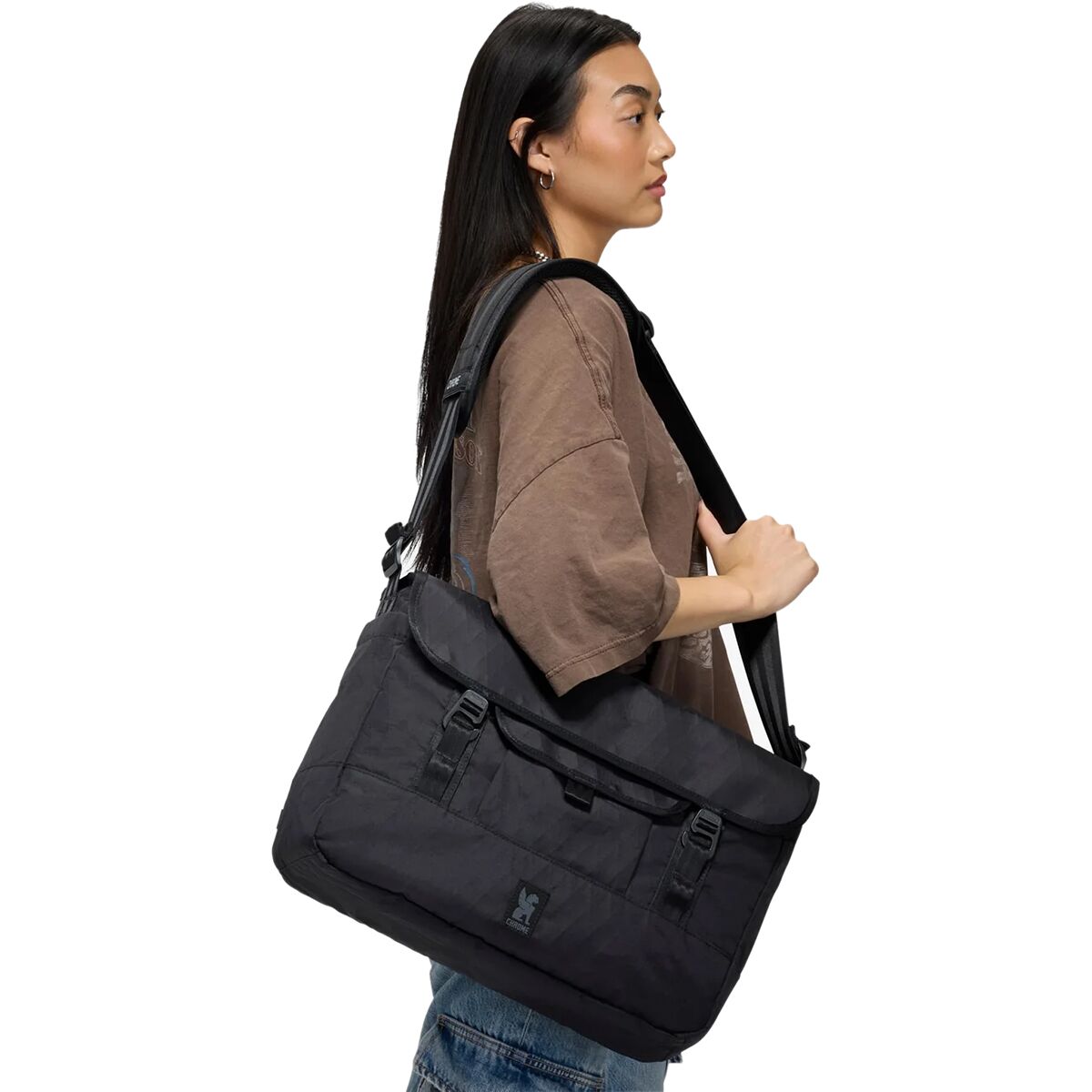 (���) �������� �ߥåɥ����� 20L ��å��󥸥㡼 �Хå� Chrome Midtown 20L Messenger Bag Black X