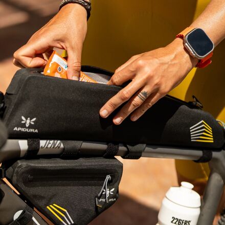 (���) �졼���� ���� �ȥå� ���塼�� �ѥå� Apidura Racing Long Top Tube Pack Black