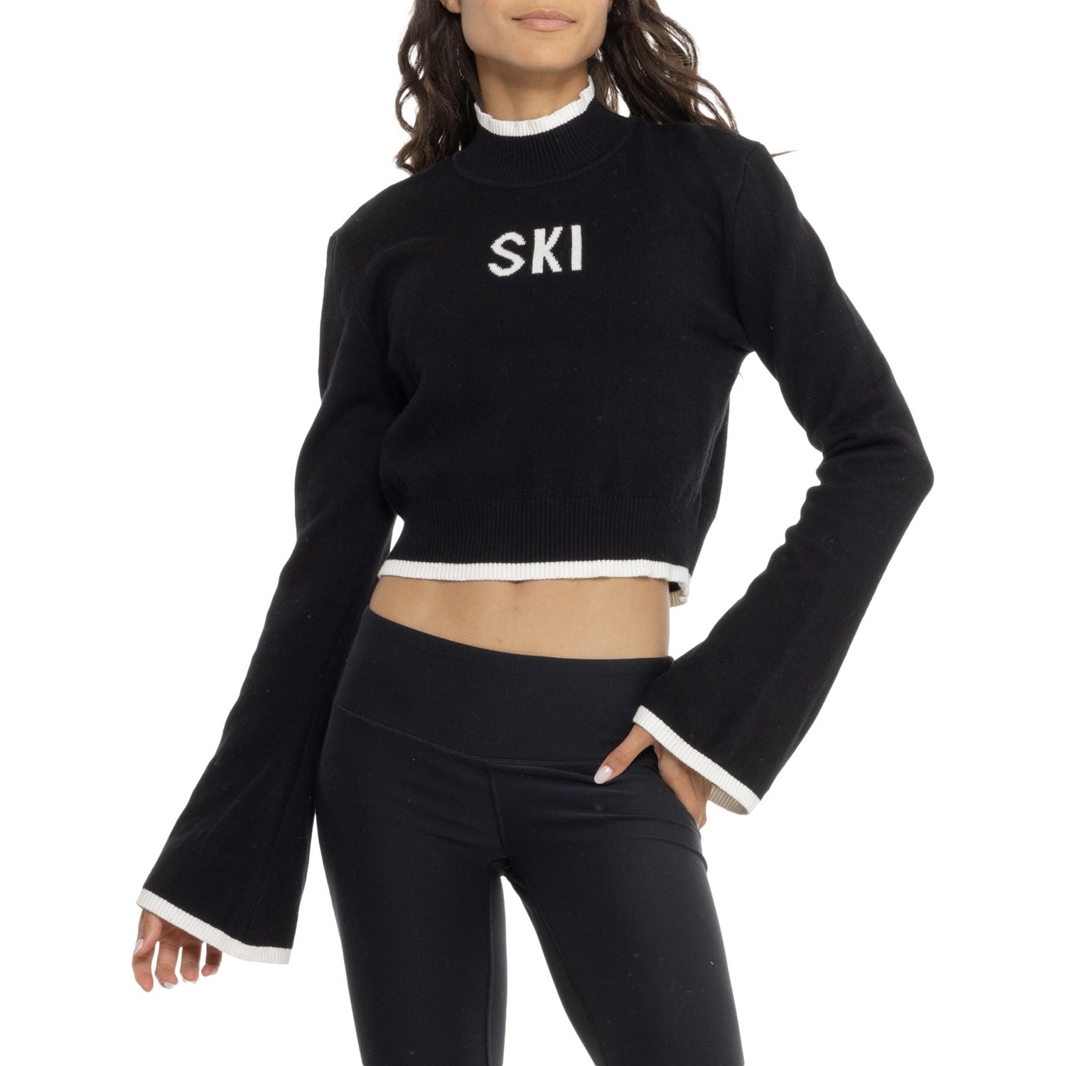 (取寄) イヤー オブ アワーズ スキー ベル スリーブ クロップ セーター Year Of Ours Ski Bell Sleeve ..