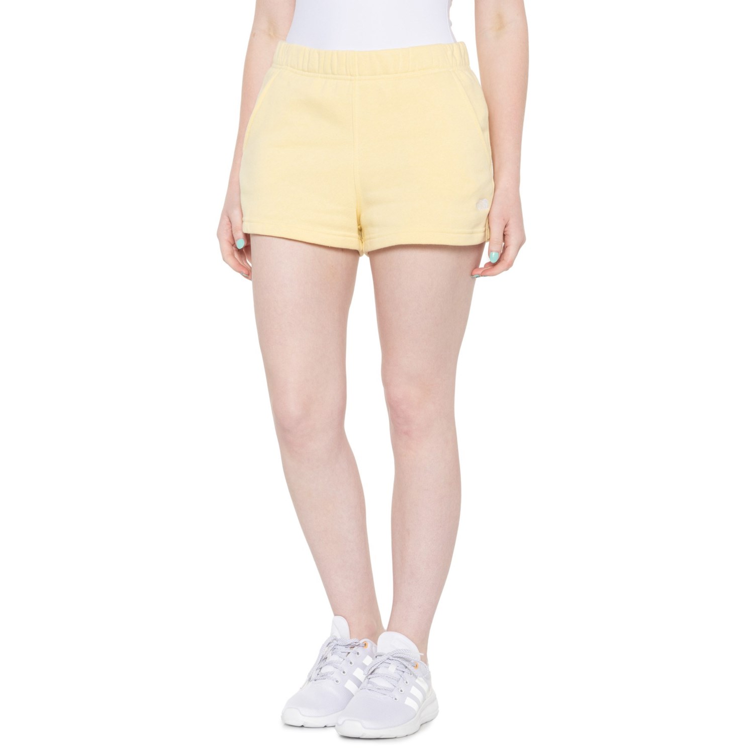 () m[XtFCX n[t h[ S V[c The North Face Half Dome Logo Shorts Pale Banana