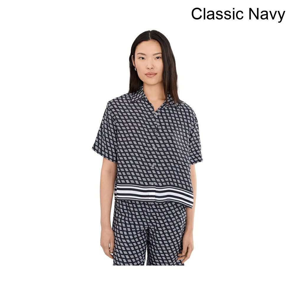 ■商品詳細■特徴 1Madewell® ビビアンシャツ（ポケット付き） - ビスコースツイルは、洗練されたひねりのある簡単な日常の服装の定義です。リラックスフィットでデザインされており、このシャツは美しく drape し、リラックスした雰囲気と整った雰囲気を兼ね備えています。柔らかいビスコースツイル生地は軽量で通気性があり、忙しい日、週末のブランチ、コーヒーラン、カジュアルなオフィスルックに最適です。時代を超えた襟付きネック、短い袖、クラシックなボタンフロントクロージャーを特徴としており、快適さと effortless sophistication を融合させています。標準の長さとストレートヘムは、タックイン、タックアウト、またはタンクの上にレイヤーするかにかかわらず、スタイリングを簡単にします。シグネチャーポケットのディテールで仕上げられたビビアンシャツは、あなたのワードローブにちょうど良いカジュアルな魅力を加えます。■特徴 2100% ビスコース。■特徴 3洗濯機で洗えます。■特徴 4輸入品。■備考(取寄) メイドウェル ヴィヴィアンシャツポケット付き - ビスコースツイル madewell Vivian Shirt with Pocket - Viscose Twillレディース バレーボール シャツ ウェア トップス 女性 ブランド スポーツ 大きいサイズ ビックサイズsix_10062013