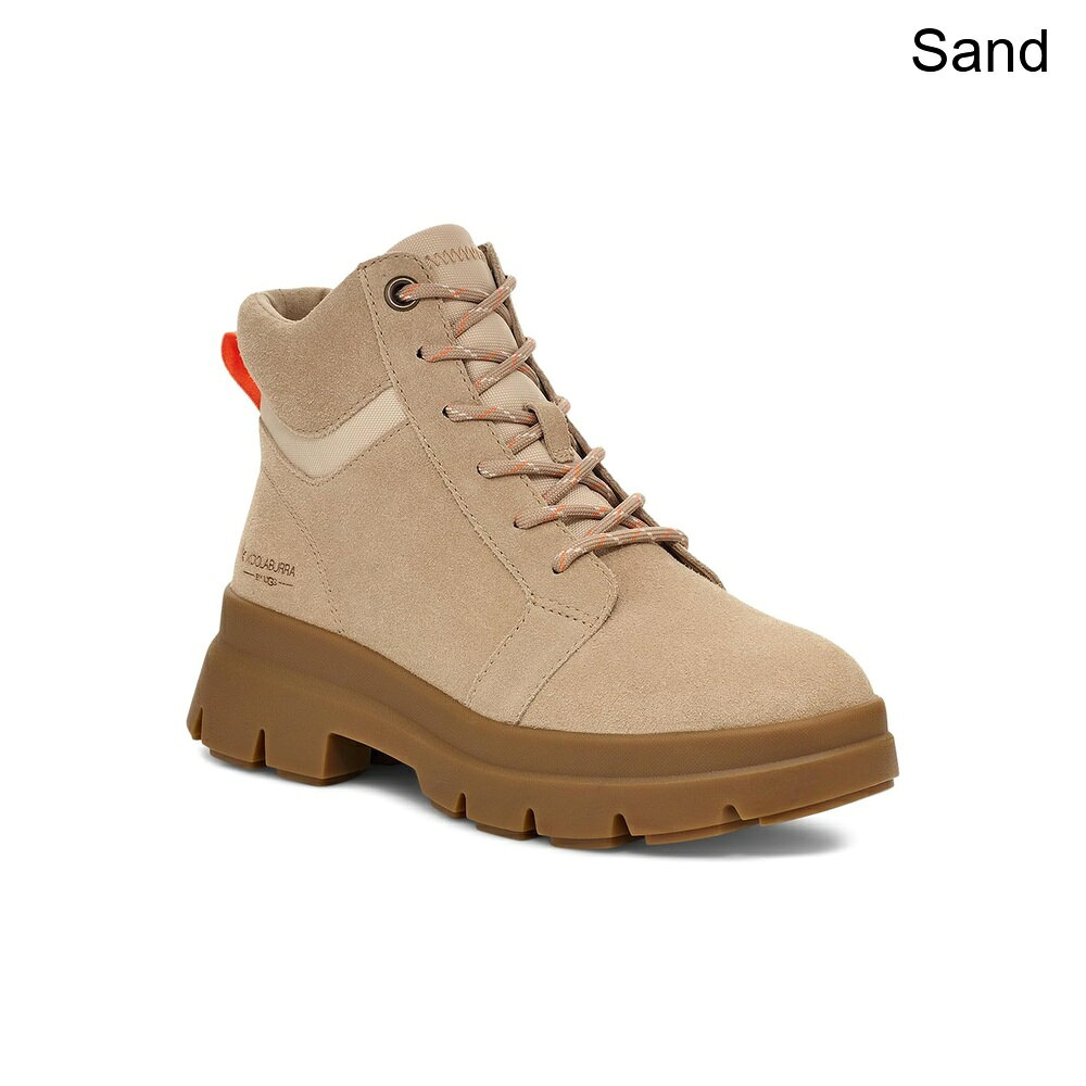 ■商品詳細■特徴 1Koolaburra by UGG®のジョジーブーツは、柔らかいスエードのアッパーとテクスチャーのあるナイロン、そして色のポップを融合させた完璧な日常必需品です。これらのスエードブーツは、クッション性のある快適さを提供するメモリーフォームのインソールで作られています。これらのコンバットブーツのレースアップクロージャーは、しっかりとしたフィット感を保証します。パッド入りのカラーとふわふわのフェイクファーライニングなど、どこでも快適に履ける機能が備わっており、これらのアンクルブーツがあなたをどこに連れて行くかは分かりません。■特徴 2ラウンドトゥデザイン。■特徴 3ブロックヒール。■特徴 4ラバーアウトソール。■特徴 5輸入品。■特徴 6製品の測定はサイズ7、幅Mを使用して行われました。測定値はサイズによって異なる場合がありますのでご注意ください。■特徴 7測定値：周囲：11 3⁄5インチ■備考(取寄) クーラブーラ バイ アグ ジョジー koolaburra by ugg Jozieレディース ブーツサンダル サンダル ブランド カジュアル ファッション 大きいサイズ ビックサイズ 正規品six_9960305