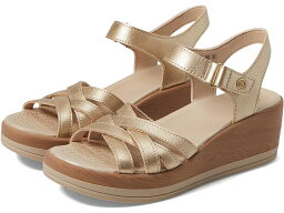 (取寄) ビジーズ レディース リズム ウェッジ ストラップ サンダル Bzees women Bzees Rhythm Wedge Strappy Sandals Metallic Gold