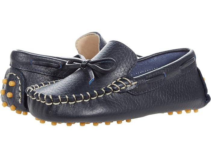 ■商品詳細■ブランドElephantito エレファンティート■商品名Elephantito Driver Loafers (Toddler/Little Kid/Big Kid)ドライバ ローファーズ (トドラー/リトル キッド/ビッグ キッド)■商品状態新品未使用・並行輸入品■色Navy 1■詳細クラシックなElephantitoドライバーローファーを使って、彼のワードローブにちょうどいいお父さんのスタイルを追加します。-コントラストのあるステッチと装飾的なネクタイを備えた滑らかなレザーのアッパー。-すばやく簡単に着脱できるスリッポンデザイン。-通気性のあるレザーの裏地とクッション性のあるレザーのインソール。-少しの牽引力のためのゴム製のこぶが付いている革のアウトソール。-製品の寸法は(9 ドドラー 幅 M)サイズを用いてます。 寸法はサイズによって異なる場合がございます。予めご了承下さい。-測定:重量:56.70g■備考(取寄) エレファンティート ボーイズ ドライバ ローファーズ (トドラー/リトル キッド/ビッグ キッド) Elephantito boys Elephantito Driver Loafers (Toddler/Little Kid/Big Kid) Navy 1Elephantito エレファンティート キッズ シューズ スリッポン 靴 スニーカー ブランド zp-7900299