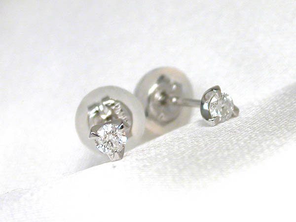 樂天商城 - ダイヤモンド ピアス プラチナ 900 送料無料 あす楽 金属アレルギーに優しい 両耳用 fourm クリスマス ギフト 母の日 レディース メンズ 男性 女性 ラッピング 包装 袋 誕生日 プレゼント ケース 箱 華奢 可愛い おしゃれ 手紙 記念日 お揃い 母の日