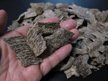 【台湾輸出用ベトナム産最高級人工栽培沈香 10g量り売り 沈水香木】香木 沈香 お香 原木 焼香 香道 シャム沈香 羅国 東洋 越南 天然 沈香のお香 聞香 お寺様 寺院様 アロマ お線香 線香 伽羅 奇楠 白檀 多種香 刻み 笹をお探しの方も 初盆 お盆 法事 法要 護摩 供養