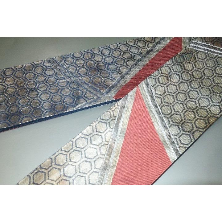 男角帯 本絹西陣織練貫 К鉄銀地の照り箔に臙脂 亀甲織分け文様 極上品 別誂え