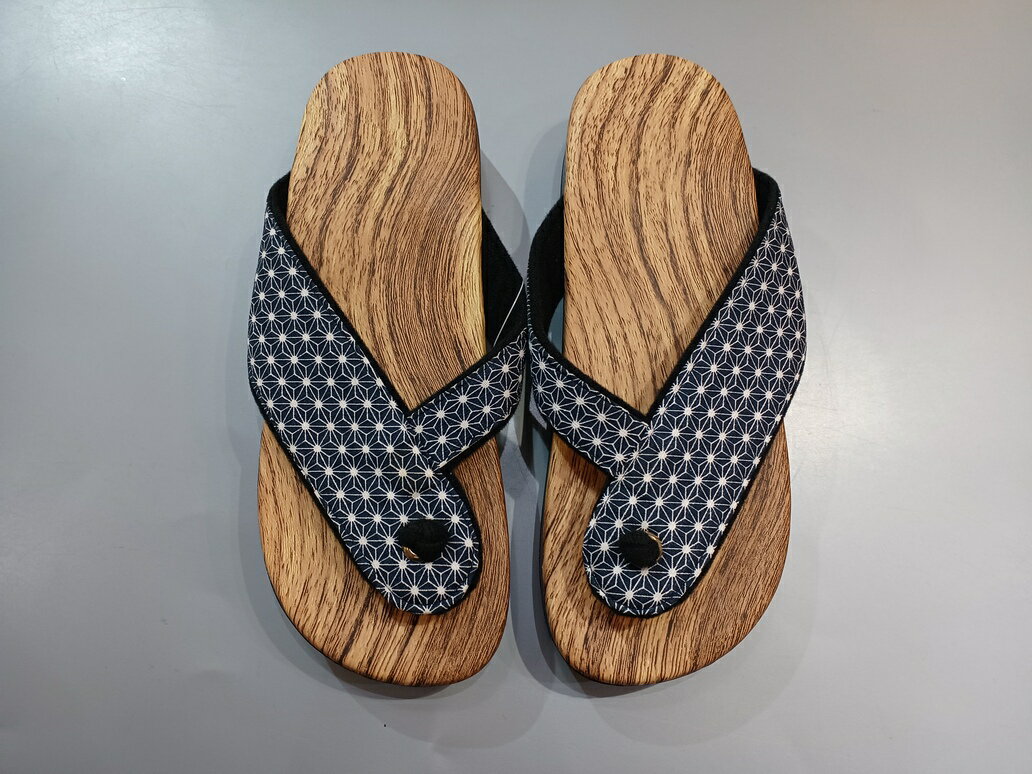 下駄サンダル 26.0cm К黒地に白の麻の葉文様