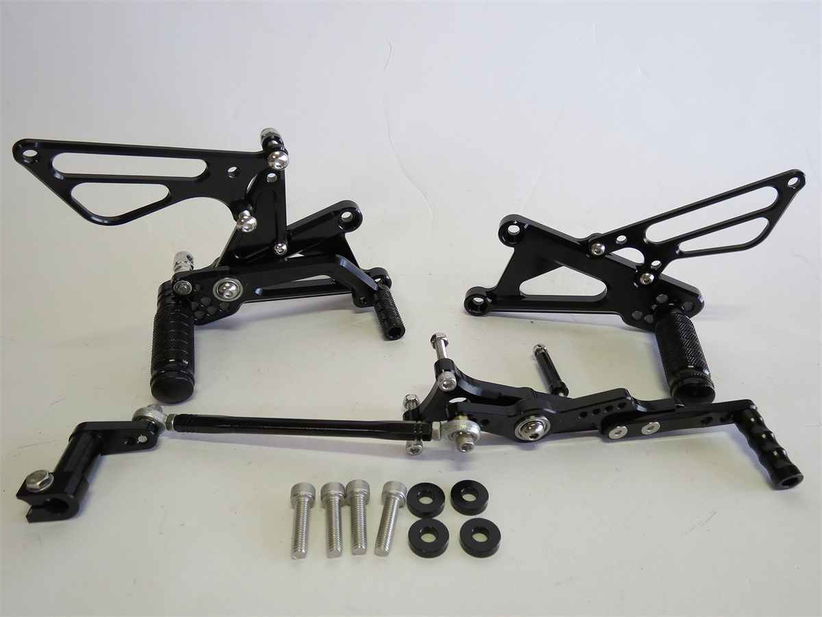 Triumph デイトナ 675R 2006-2012年 CNC 調整式 バックステップ 黒