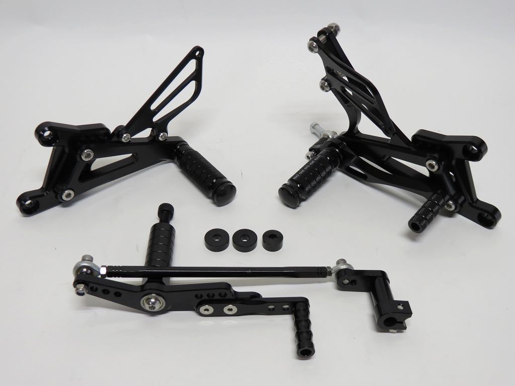 ヤマハ YZF-R1 2007-2008 調整式　バックステップCNC 黒