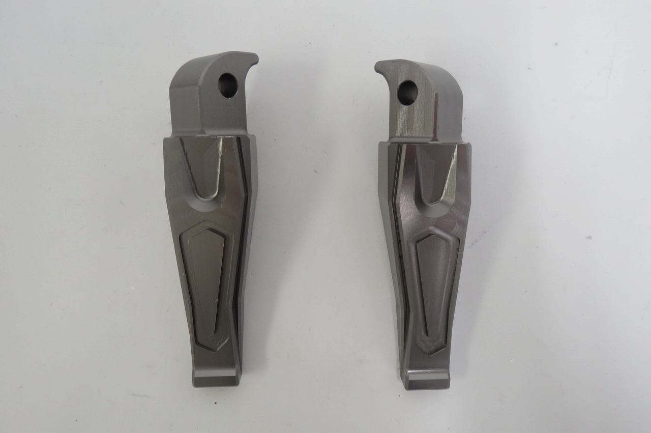 MT07　R25/3 MT25/03　MT09 TMAX NMAX用 　cnc タンデムステップセット　銀