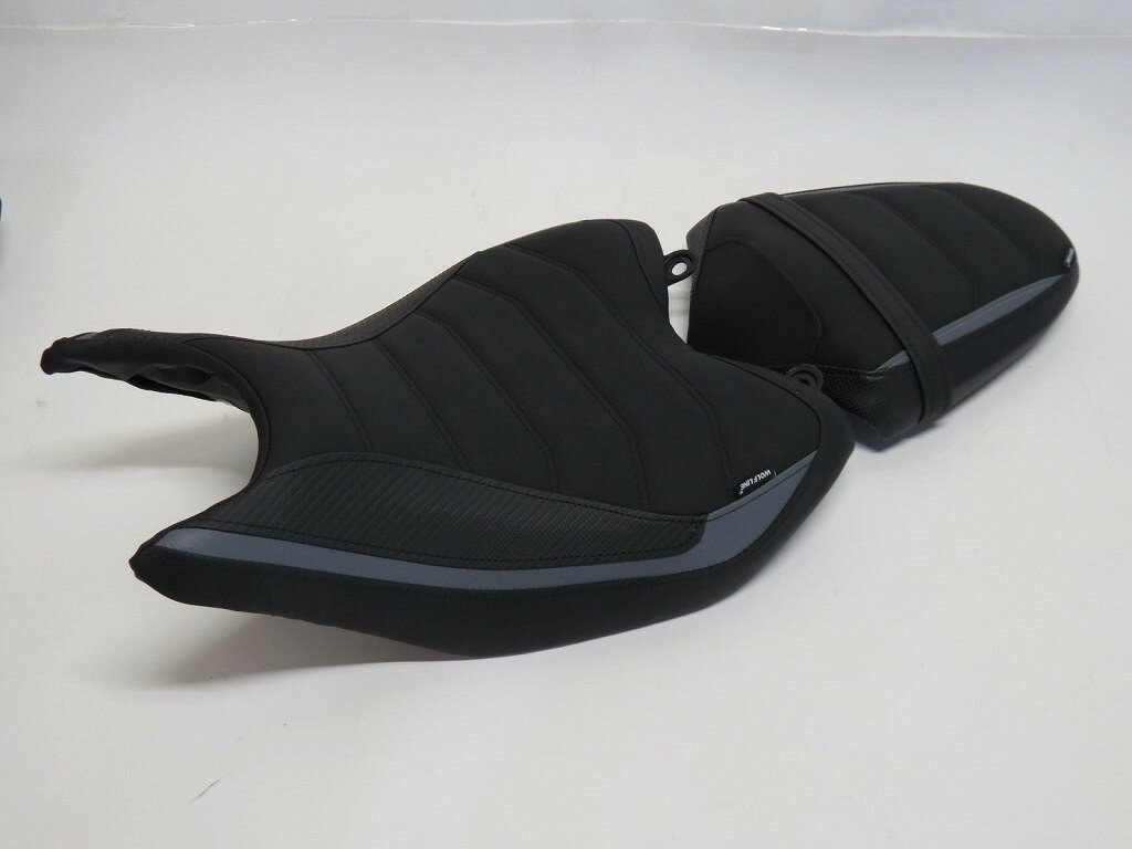 TRIUMPH用 デイトナ660 Daytona 660 2024 以降 カスタム フロント & リアシート 10mm アップ ストライプ 灰