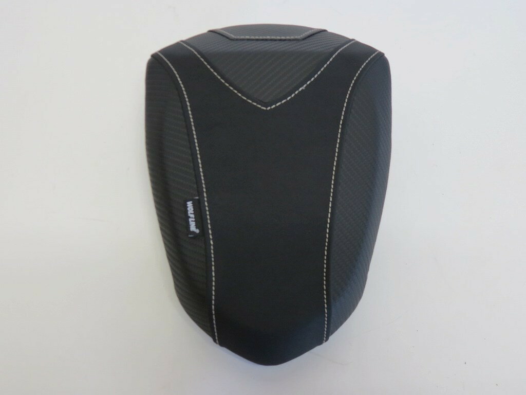 TRIUMPH用 STREET TRIPLE 765 S / R / RS 2020-2024 カスタム リアシート 10mm アップ 黒