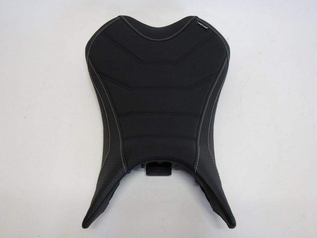 TRIUMPH用 STREET TRIPLE 765 S / R / RS 2023 以降 カスタム フロントシート 10mm アップ ストライプ 黒