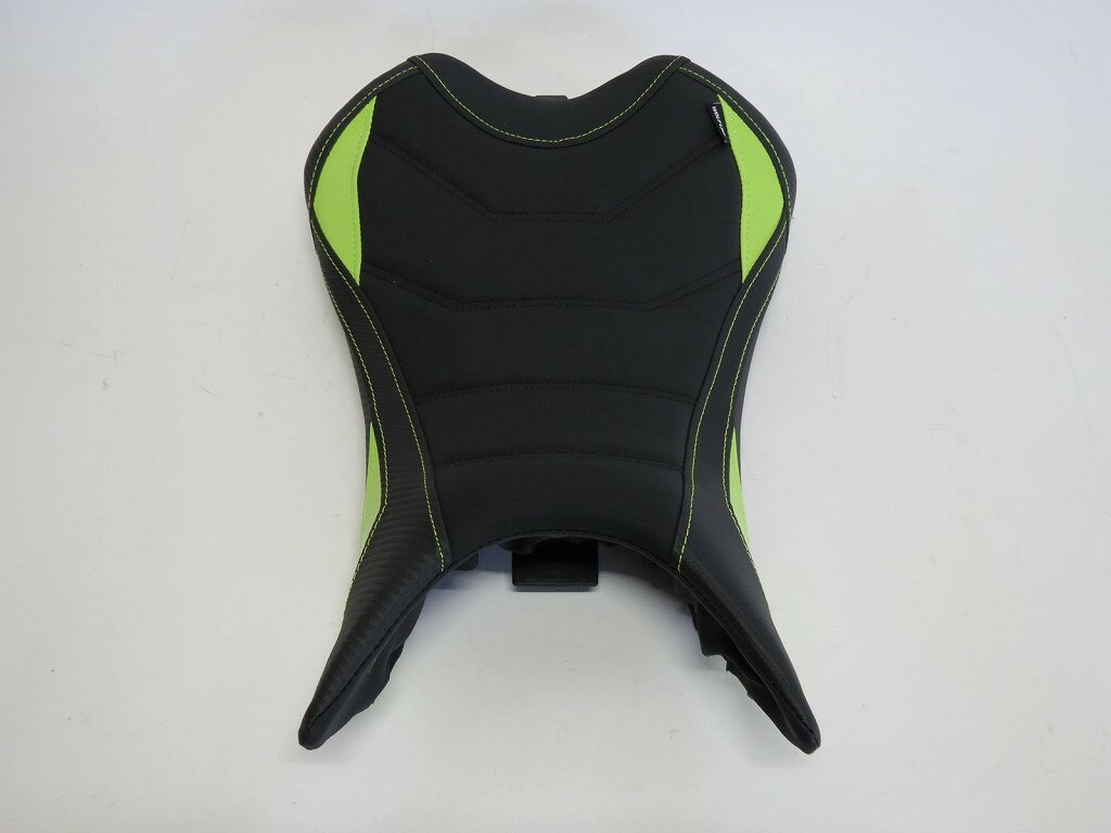 TRIUMPH用 STREET TRIPLE 765 S / R / RS 2023 以降 カスタム フロントシート 10mm アップ ストライプ緑