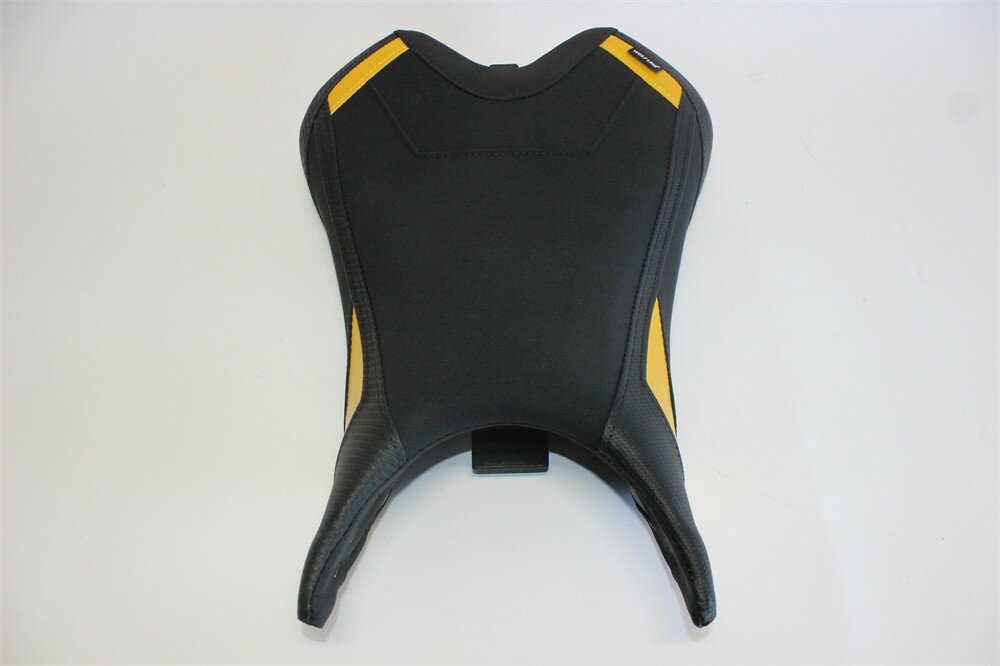 TRIUMPH用 STREET TRIPLE 765 S / R / RS 2023 以降 本体ありフロントシート カーボン調X黄