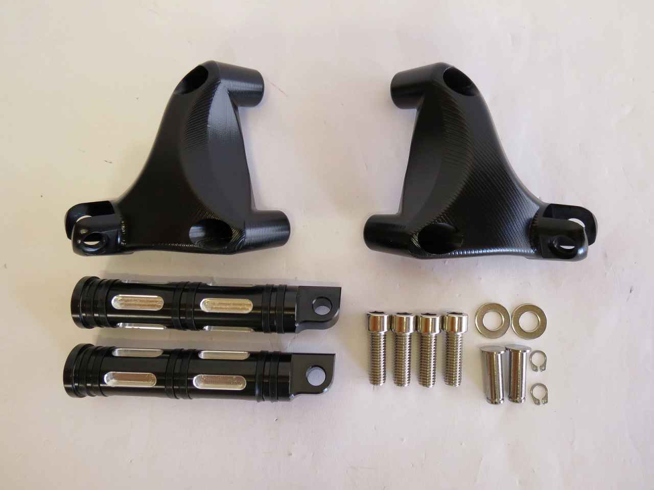 harley ハーレー用フットペグ ブラケット スポーツスター 883 /1200 2004-2013 黒