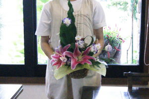 フラワーギフト 生花 花 ギフト 送料無料 ≪ 濃いピンク ユリ スタイリッシュアレンジメント ≫ 花束 おぼん 初盆 セット 花ギフト 供 ポイント消化 100円 300円 500円