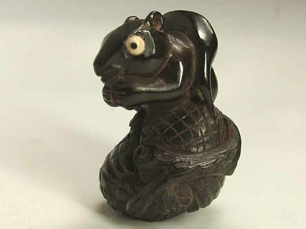 ■龍香堂■☆水牛角材根付「栗鼠」