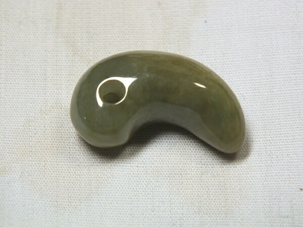 ■龍香堂■☆「国石」糸魚川翡翠（ひすい）勾玉　　24mmマガタマ　まがたま　曲玉