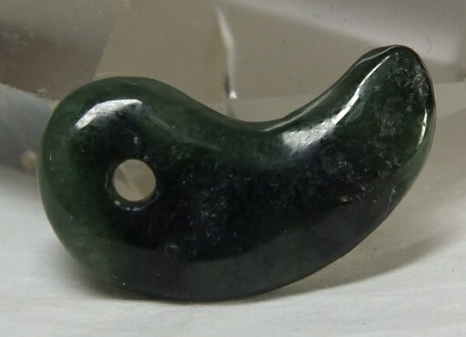■龍香堂■☆「国石」糸魚川翡翠(ひすい)小勾玉20mm(t8)* ■龍香堂■☆「国石」糸魚川翡翠(ひすい)小勾玉20mm(t8)*