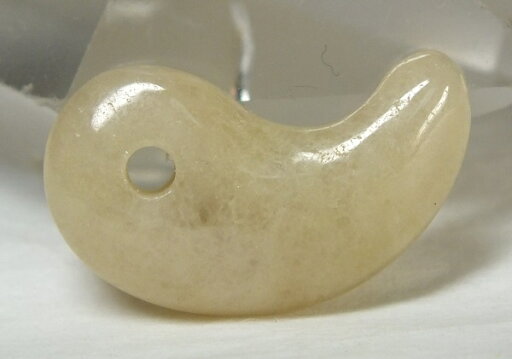 ■龍香堂■☆「国石」糸魚川翡翠(ひすい)小勾玉20mm(t18) ■龍香堂■☆「国石」糸魚川翡翠(ひすい)小勾玉20mm(t18)