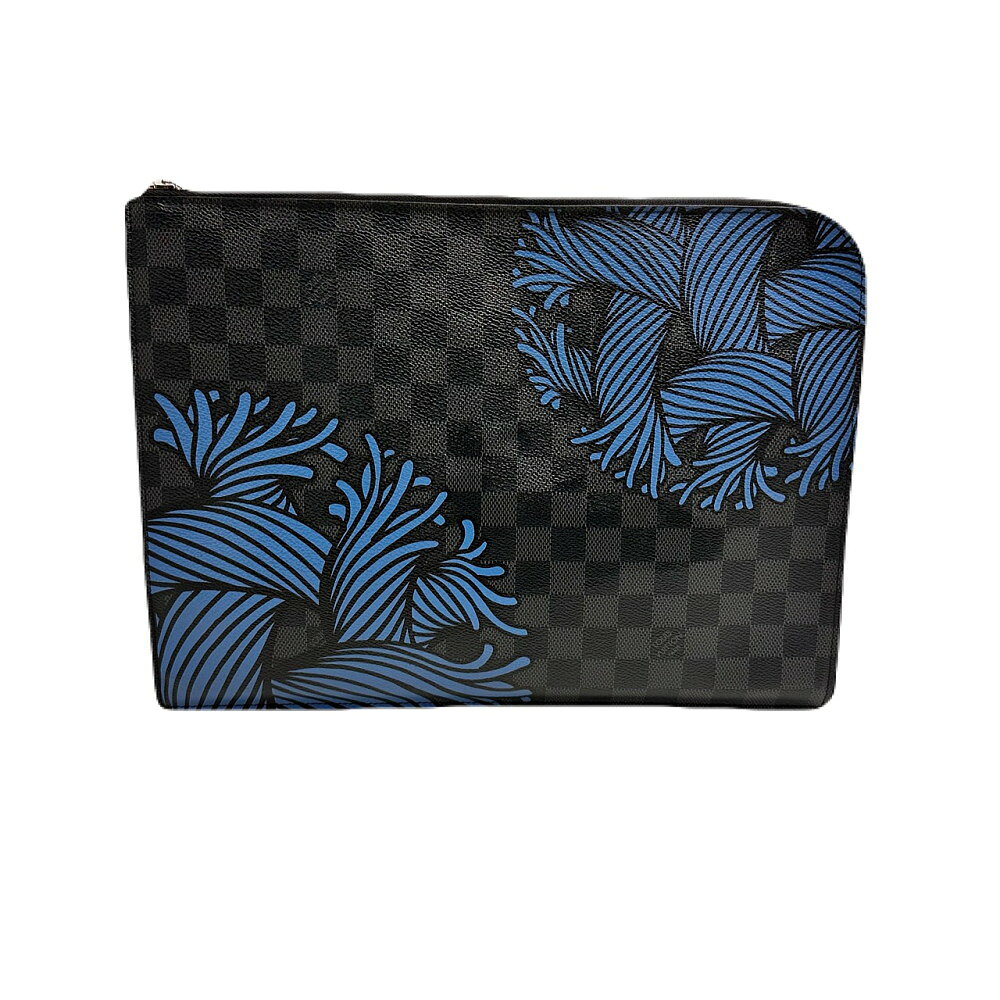 商品販売番号： LV2359 メーカー名： ルイヴィトン 商　品　名： ダミエグラフィット/ポシェットジュールGM/クリストファーネメス 型　　　番： N41685 サ　イ　ズ： 33×24cm 仕　　　様： 内ポケット×1 程　　　度： A 付　属　品： ** 参 考 定 価： ** コ メ ン ト：目立つ傷汚れスレはありません。 内側は綺麗な状態です。 シルバー金具です。 シリアルはTJ4106です。 ご不明な点などございましたら、お問い合わせくださいませ。