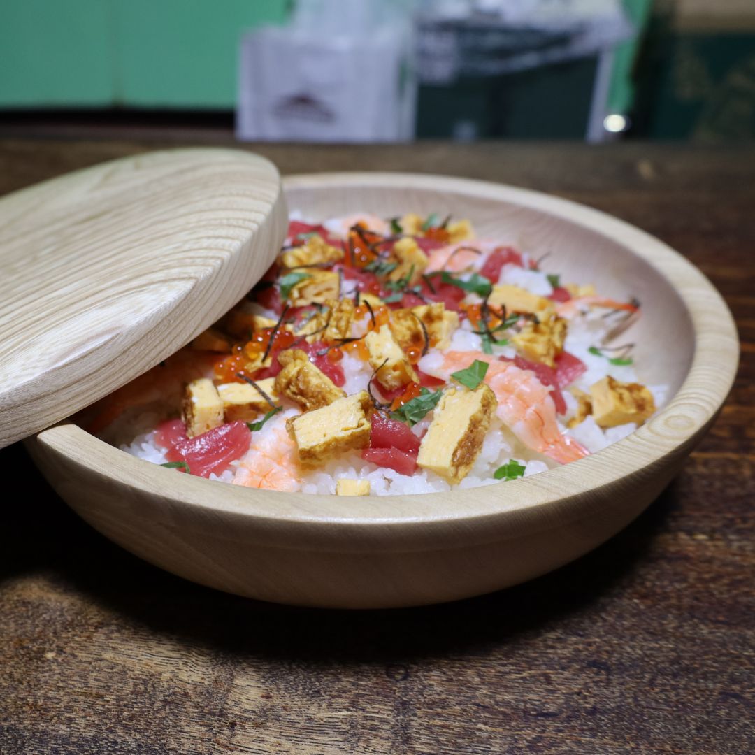 国産 栓の木 無垢 くりぬき ちらし寿司の器 飯切り 27cm 蓋付（浅型・2合）｜南木曽ろくろ職人の手作り 寿司桶 ちらし寿司 こね鉢 飯台 木製 うつわ ホテル旅館 業務用【送料無料】