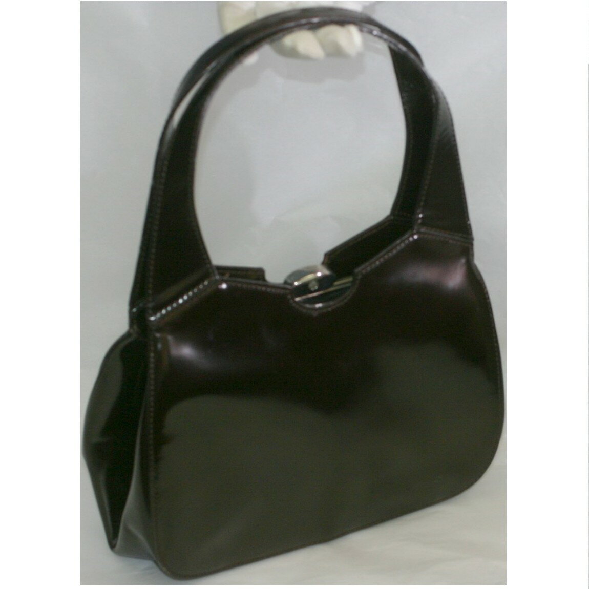 【中古】本物綺麗PANパン女性用冠婚葬祭に最適な焦げ茶色エナメル素材がま口式バッグ　○C9-598-5