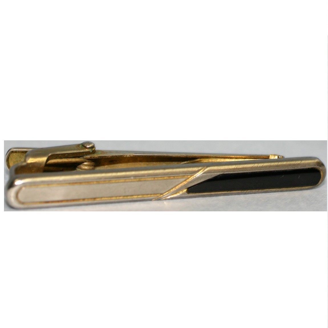 【中古】紳士用マットな銀色黒いオニキスのような石付きネクタイピン ○D10-171-4