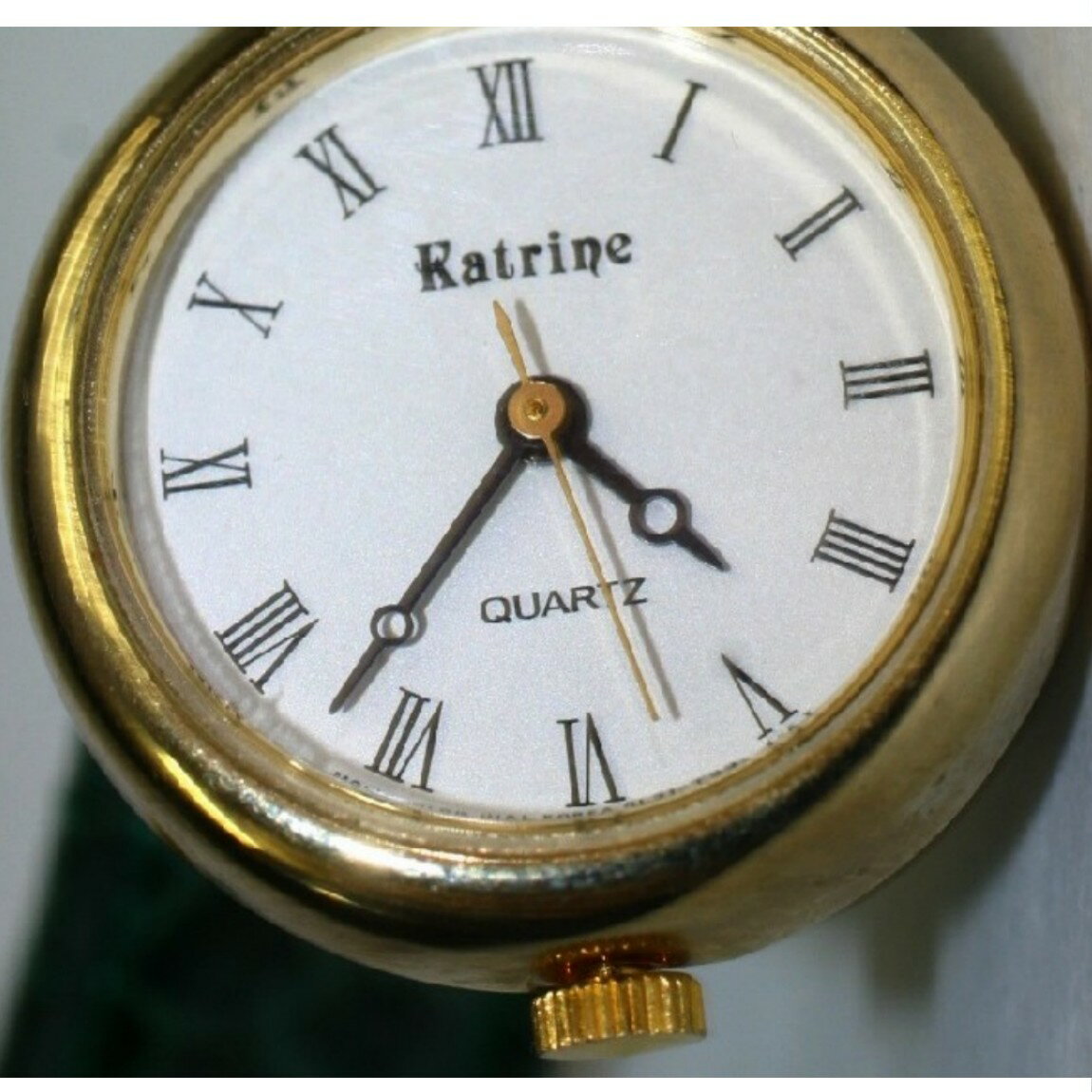 【中古】完動美品RATRINEラトゥリーン女性用緑色ベルトの金色ブレスタイプの時計　300308-2