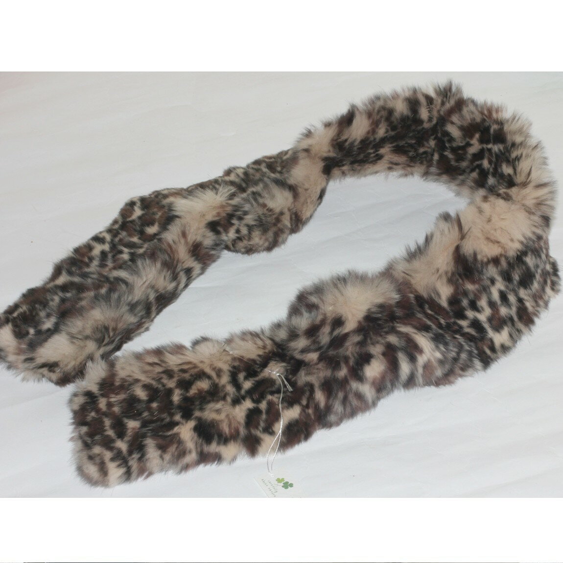 【中古】本物新品未使用ラビットファーの兎の毛の細身の焦げ茶色系で豹柄模様マフラー　小-24-2
