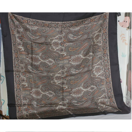 【中古】本物ほぼ新品リバティの女性用のペイズリー柄のシルク100%のスカーフ サイズ90x90cm 〇D18-32-4 【中古】本物ほぼ新品リバティの女性用のペイズリー柄のシルク100%のスカーフ サイズ90x90cm 〇D18-32-4