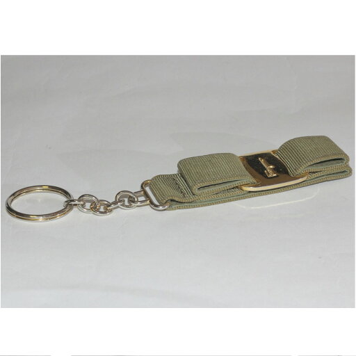 【中古】本物可フェラガモ女性用カーキベージュ色地に金色VARAの金具の全長9cmキーホルダー 〇B10-38-4 【中古】本物可フェラガモ女性用カーキベージュ色地に金色VARAの金具の全長9cmキーホルダー 〇B10-38-4