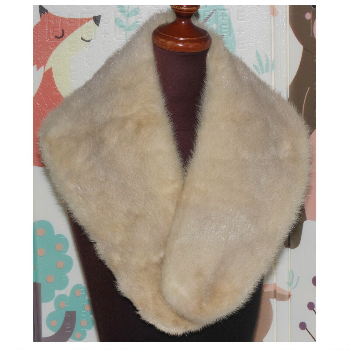 【中古】本物可ベージュ色x薄い茶色温かいミンクの毛皮素材の襟巻　サイズW85H17cm　20241216-3　X-44