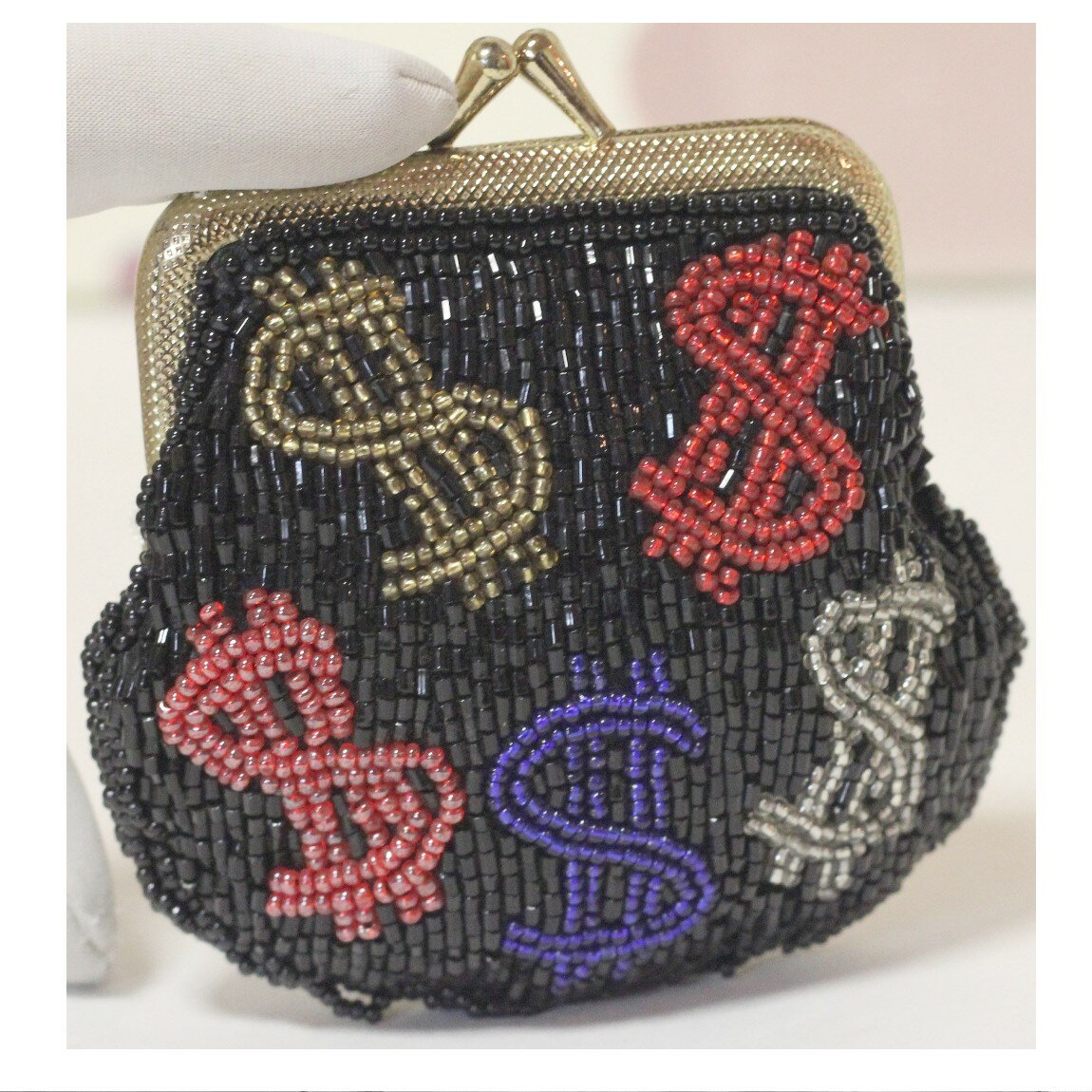 【中古】本物綺麗女性用黒いビーズにカラフルドルの形を施してある金色がま口式小銭入れ サイズW10H9,5D2,5cm 300214-6 X-12