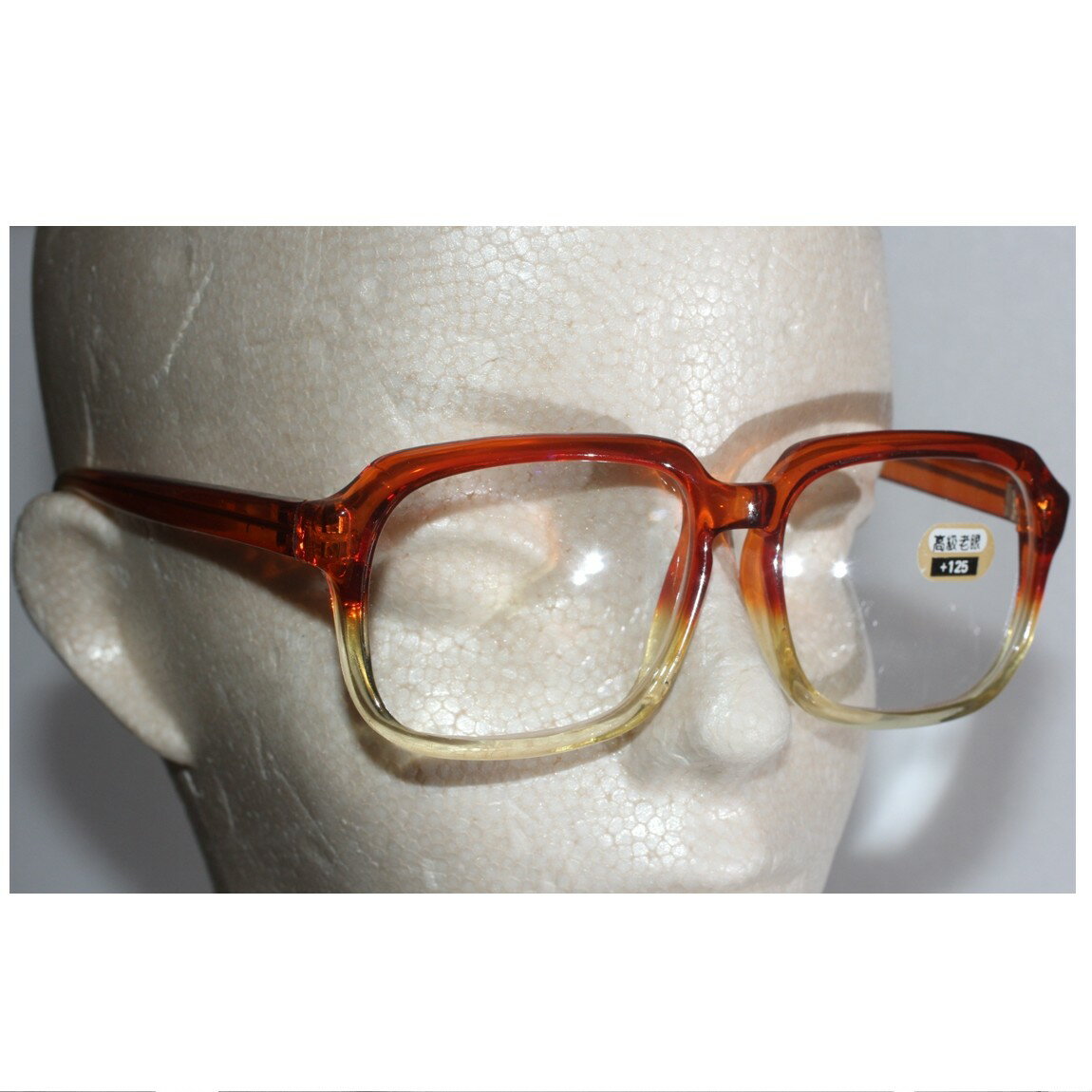 【中古】本物新品未使用高級感漂う鼈甲調模様の男女兼用のシニアグラス(老眼鏡)+1,25 重さ34g 〇D19-72-3と4と5 器-1