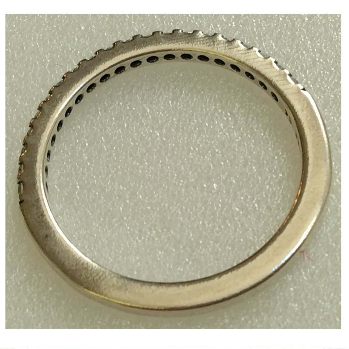 【中古】本物綺麗PANDORAパンドラのSV925シルバー素材に光り輝く透明な石が埋め込まれている一文字の指輪 日本サイズ13号 重さ1,8g 〇B19-45-...