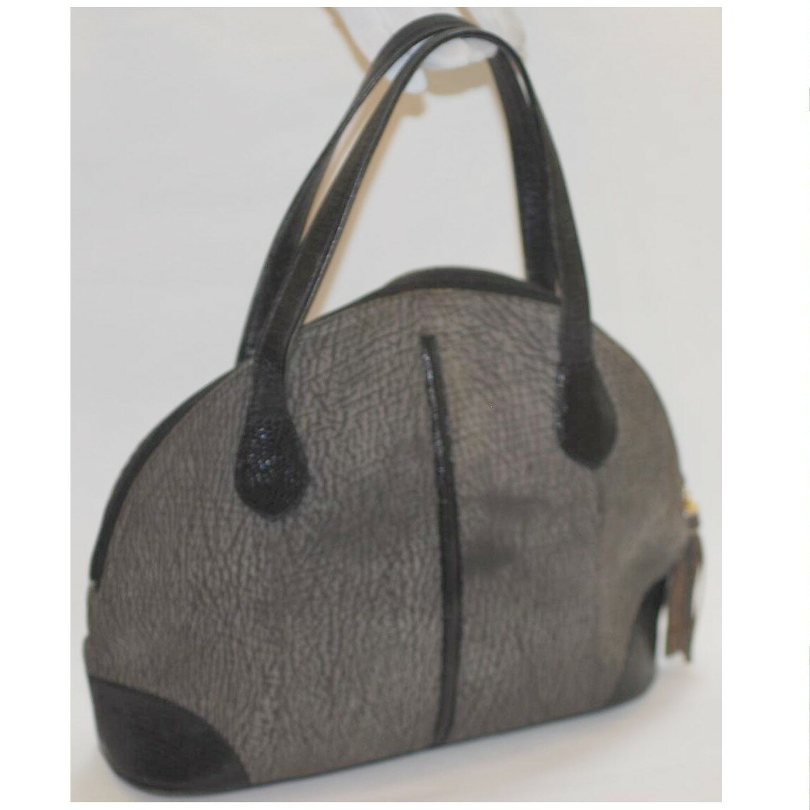 【中古】本物黒xグレー色アンテロープ（牛科の哺乳類）素材の半円形ボストンバッグ　サイズW32H22D10,5cm　○C15-371-4　LO