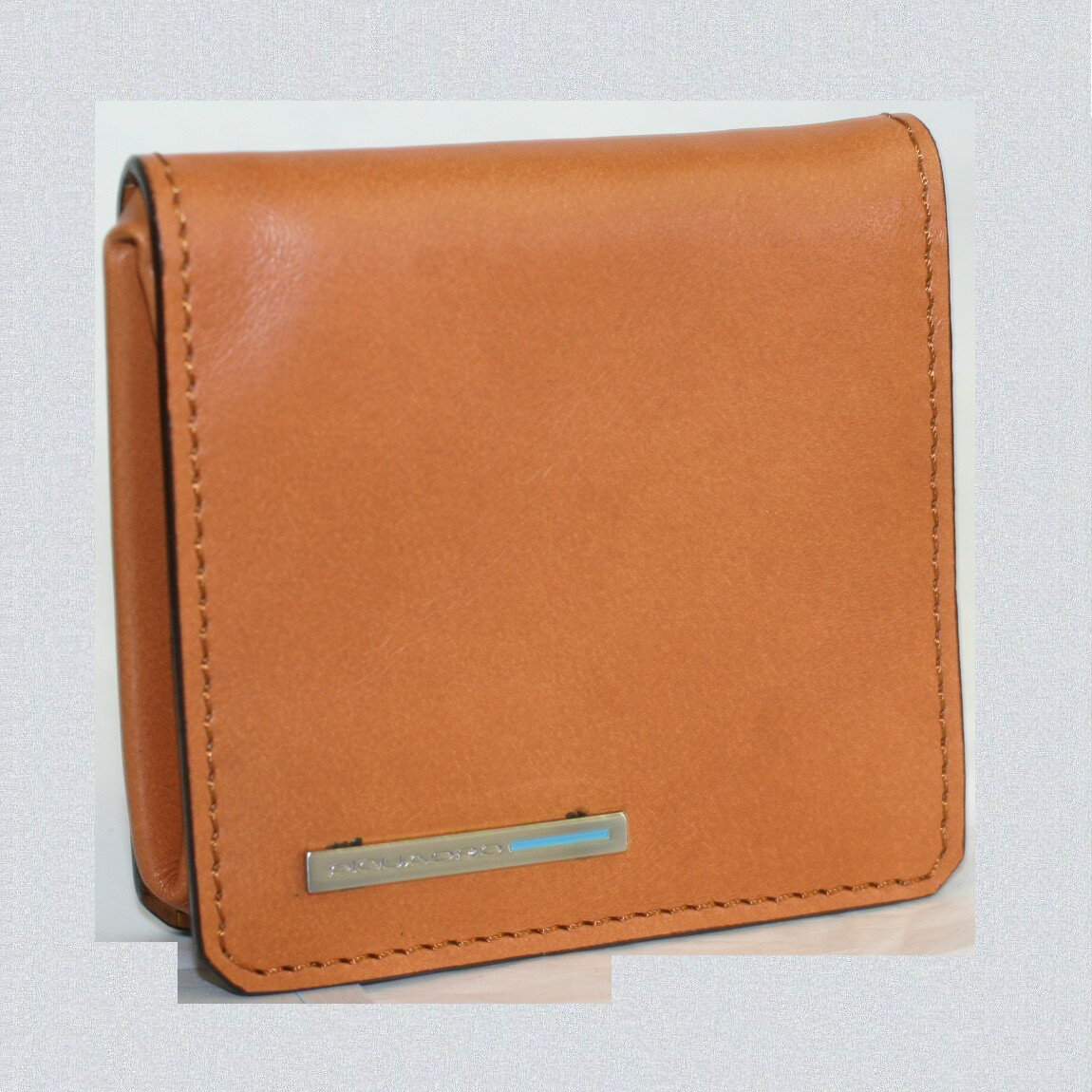 【中古】本物新品未使用ピクアドロ紳士用キャメル色革素材四角い折りたたみ式コインケース　サイズW8,2H7,8D1,7cm ○C13-298
