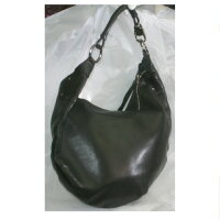 【中古】本物抜群に綺麗グッチ女性用黒い柔らかい革素材の半円形の形のお洒落なフォルムのセミショルダーバッグサイズW52H33cm