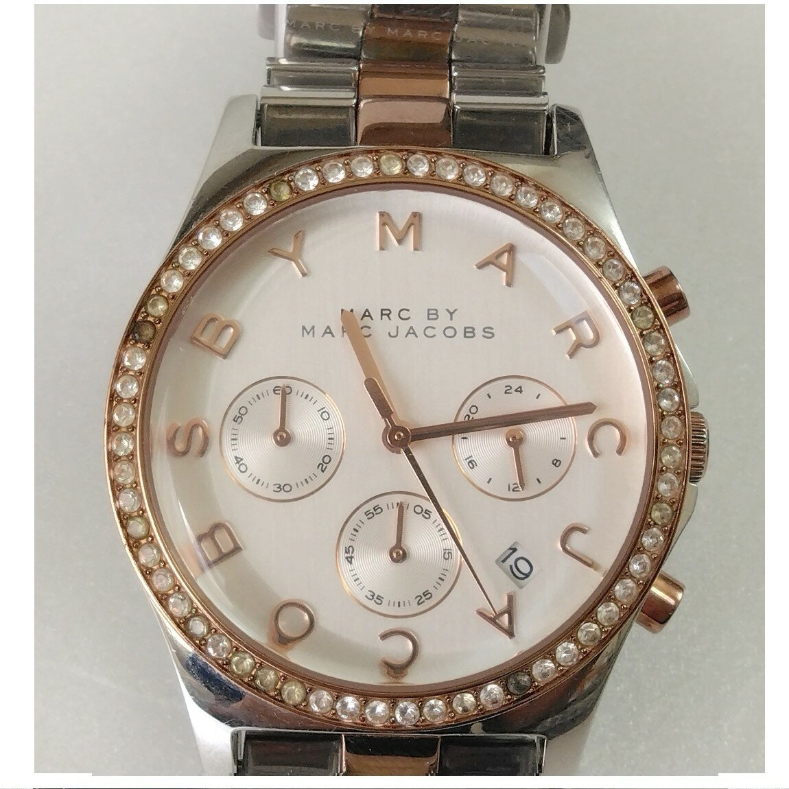【中古】本物完動美品マークジェイコスの紳士用の周囲のベゼルに綺麗なラインストーンが埋め込まれてい..