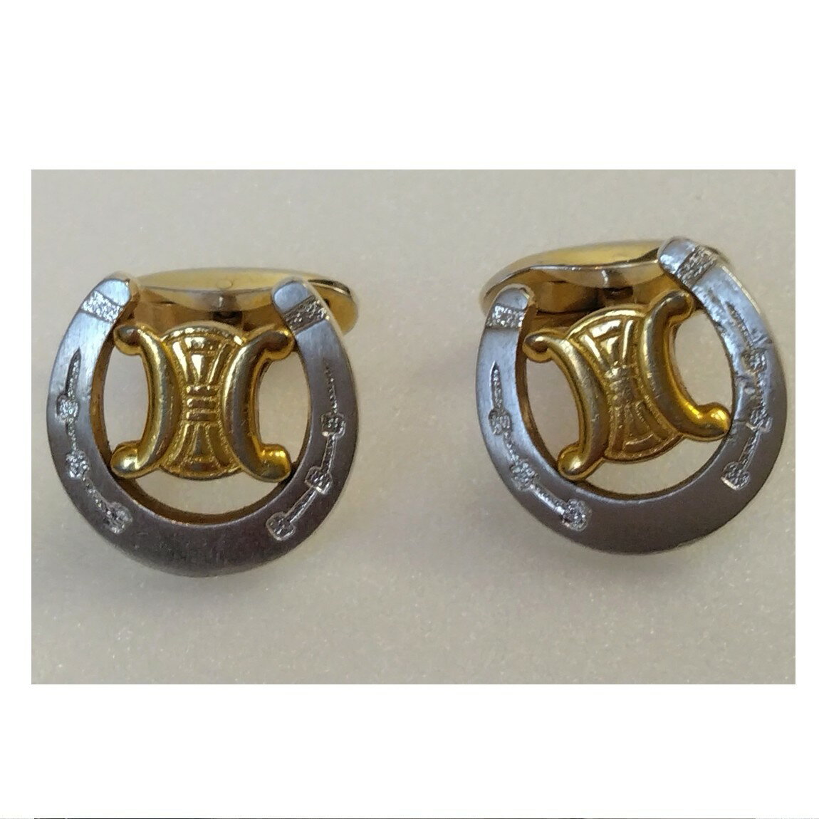 【中古】本物可セリーヌの紳士用金と銀のコンビで馬の蹄鉄のような形の光り輝くカフスボタン　重さ2個..