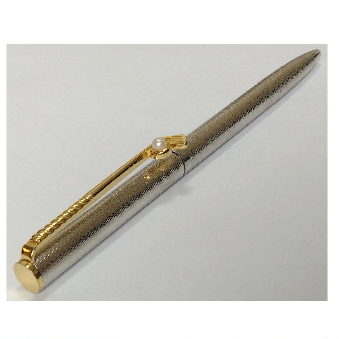 【中古】本物綺麗ミキモトのゴルファーに最適な銀色メタル素材にフックの部分が金色のパターの形になっ..