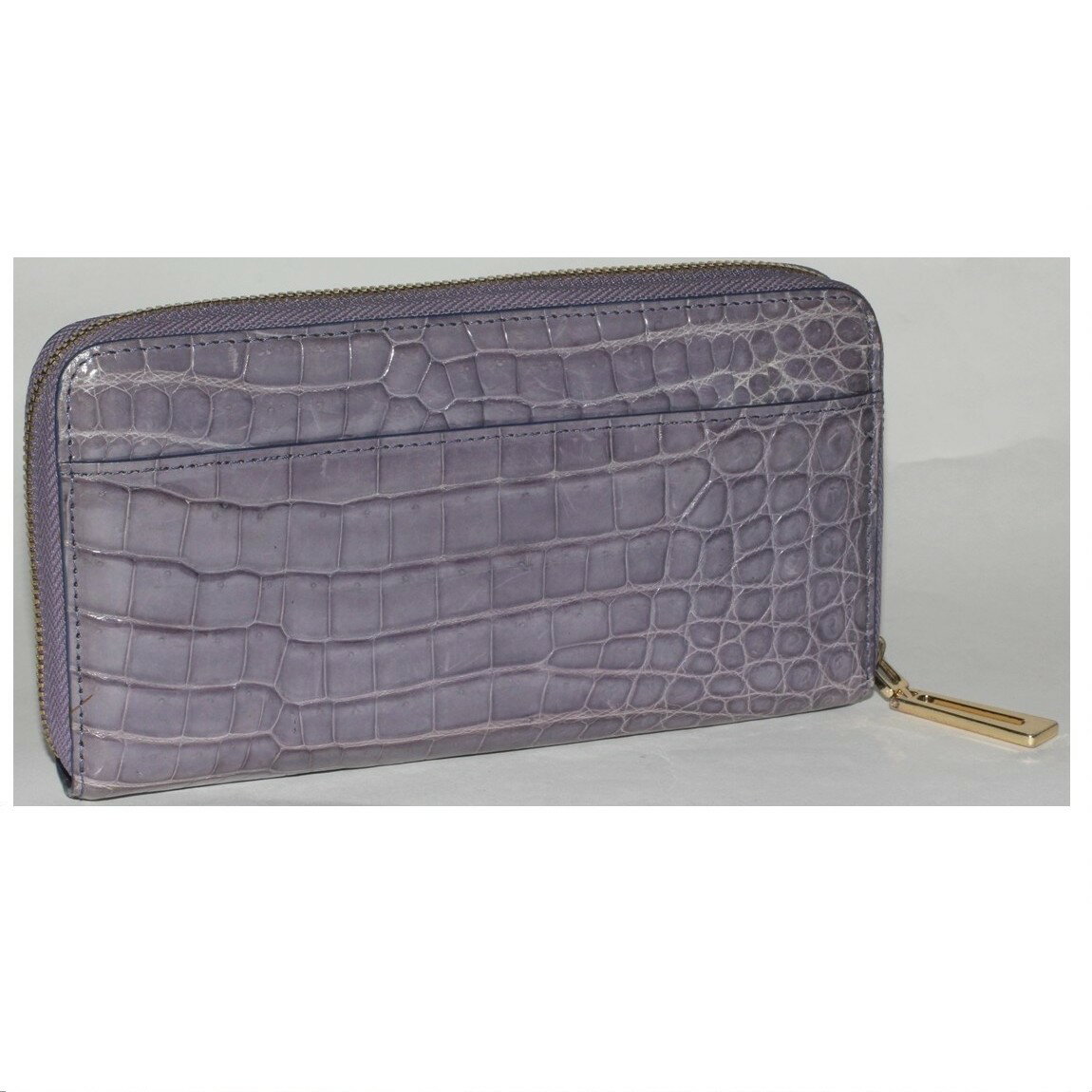 【中古】本物可　珍しいラベンダー色クロコダイル素材の高級感漂うラウンドファスナー長財布　サイズW19H10,5D2,5cm　〇C19-112　X-32(4)